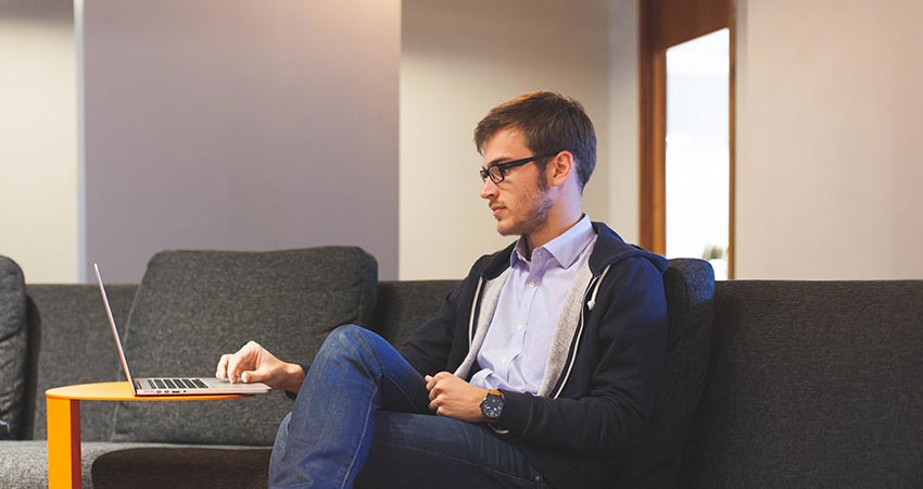 Bildschirm-Arbeitsplatzbrillen: Helfer bei der Computerarbeit